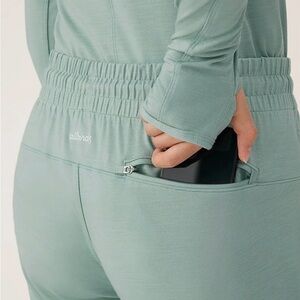Allbirds Women's Natural Performance Jogger Zip Pockets Green Hush Size Large